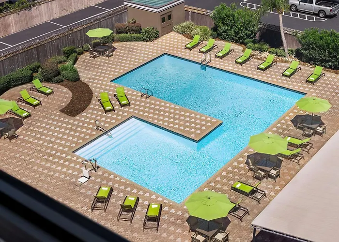 Doubletree By Hilton New Orleans AirportAirport Hotel